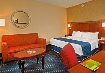 Courtyard By Marriott Greensboro Exterior photo
