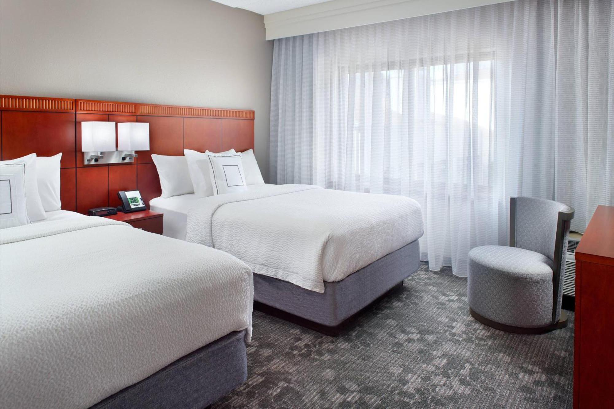 Courtyard By Marriott Greensboro Exterior photo