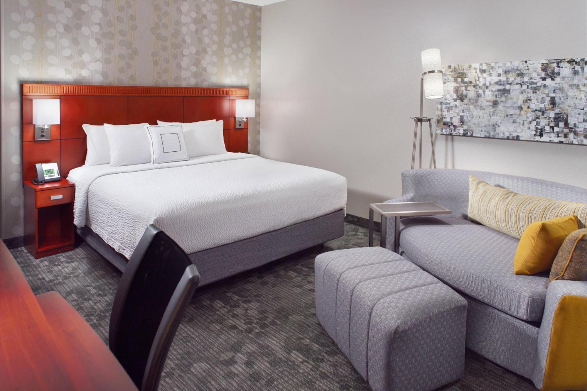 Courtyard By Marriott Greensboro Exterior photo