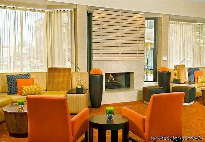 Courtyard By Marriott Greensboro Exterior photo